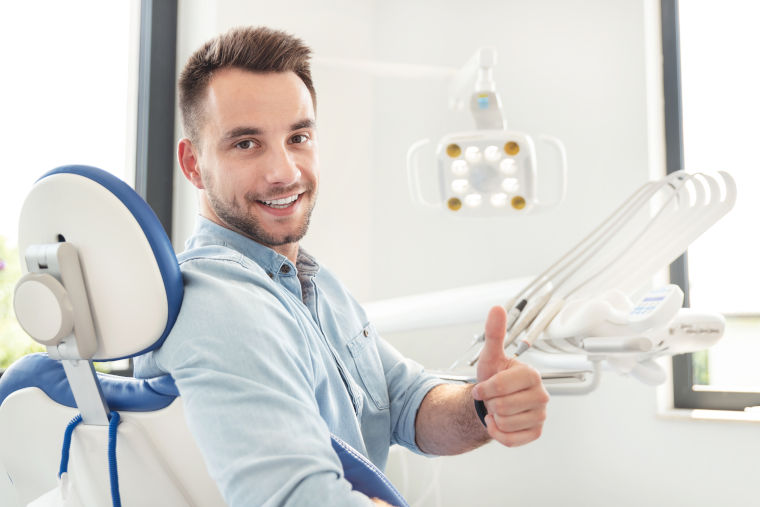 Zufriedene Patienten ist das Ziel der Zahnarztpraxis am Flughafen München